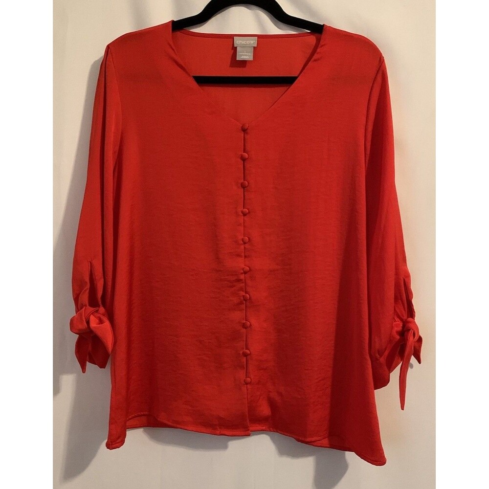 CHICOS Size 1 Womens Medium Top Red Tie Sleeves Covered Buttons Up Silky